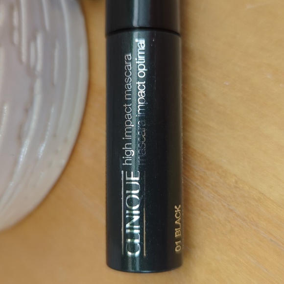 Clinique Travel Size Make Up Brand New - Picture 4 of 10